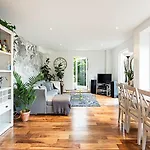 3 Bed Luxury Penthouse In Shoreditch