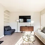 Beautiful One-Bedroom Apartment In Notting Hill