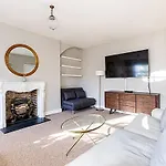Beautiful One-Bedroom Apartment In Notting Hill