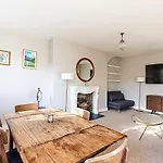 Beautiful One-Bedroom Apartment In Notting Hill
