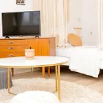 Charming Studio With Balcony In Putney, 5 Min Tube
