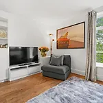 Cosy 2 Bedroom Flat In Canning Town London Excel With Free Parking