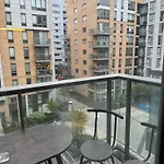 Modern 1 Bedroom Apartment