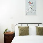 Unique 2 Bedroom Flat On Stoke Newington High Street