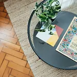 Unique 2 Bedroom Flat On Stoke Newington High Street