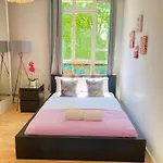 Hyde Park Family Apartment