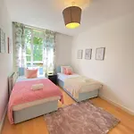 Hyde Park Family Apartment