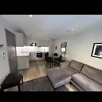 A Stunning 2 Bed Flat To Let In Victoria London