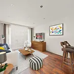 Sg, Charming Chelsea Balcony Suite