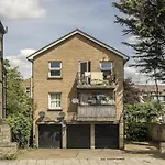 Bright Newly Refurbished Apartment