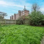 3 Bedroom And 1 Bathroom Apartment In Mountfield With Parking