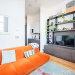 Bright Modern Studio 5 Mins To Station, Sleeps 3