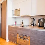 Bright Modern Studio 5 Mins To Station, Sleeps 3