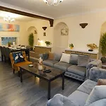 3 Bedroom House Canary Wharf Free Parking Free Wifi All Over Uk