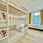 Flat A Garrat Lane