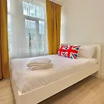Flat A Garrat Lane