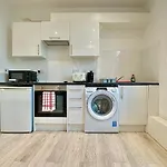 Flat A Garrat Lane