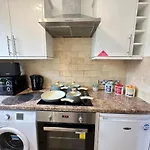 Kendal Street Beautiful Family Apartment