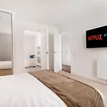 Cozy 1 Bedroom Apartment Close To Excel