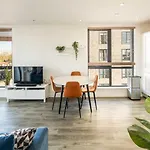 Modern 1-Bed Flat In Brixton