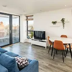 Modern 1-Bed Flat In Brixton