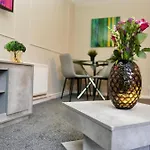 Spacious 1Bd Flat Near Central London, Office, Smart Tv