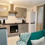 Spacious 1Bd Flat Near Central London, Office, Smart Tv