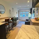 Elegant Studio Retreat In Hampstead - Central London Access