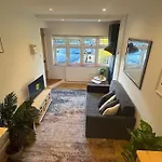 Elegant Studio Retreat In Hampstead - Central London Access
