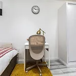 Deluxe Studio Apartments - City Airport & Excel Ideal For Long Stay