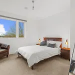 Modern Flat In Heart Of London
