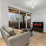 Modern Flat In Heart Of London