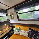 Comfy Canal Boat In Little Venice By Paddington