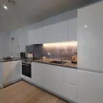 Fully Serviced One Bed Apartment In Rw