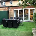 Great Large 4Bed House Near Tube Sleeps 7 -Perfect For London Stays