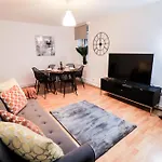 Well-Presented 3-Bedroom Flat! Great Location!