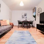 Well-Presented 3-Bedroom Flat! Great Location!