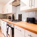 Well-Presented 3-Bedroom Flat! Great Location!