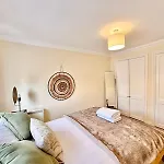 Beautiful Family Apartment Near Central London