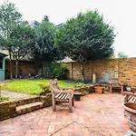 Charming 2Br Flat W Garden, 10Min Clapham South St