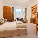 Charming 2Br Flat W Garden, 10Min Clapham South St