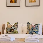 Charming 2Br Flat W Garden, 10Min Clapham South St