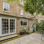 Spacious One Bedroom Flat
