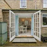 Spacious One Bedroom Flat