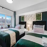 Boutique Shepherds Bush Abode-Garden-Sleeps 12