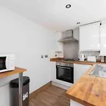 2 Bed House In Woolwich Central