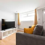 2 Bed House In Woolwich Central