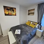 Small And Compact Studio Flat Great Connection 791