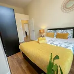 Cozy 2-Bedroom Apartment With Free Wi-Fi In Shepherds Bush Near Westfield