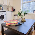 Cozy 2-Bedroom Apartment With Free Wi-Fi In Shepherds Bush Near Westfield